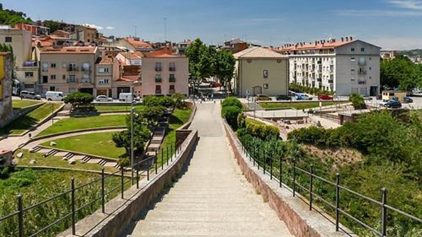 Edificio en venta en Martorell, La vila photo 0