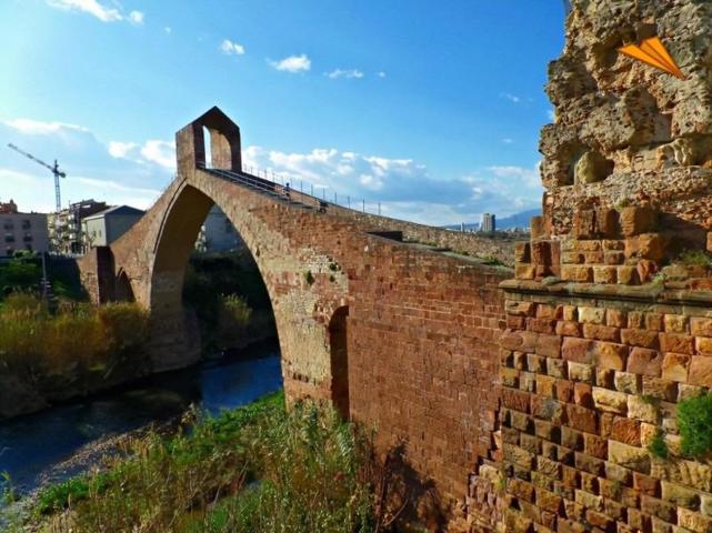 Edificio en venta en Martorell, La vila photo 0