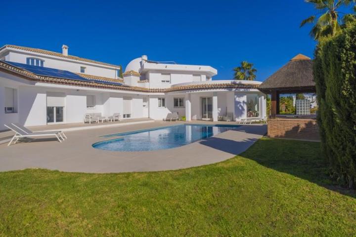 Chalet en venta en Estepona, Estepona East - El Paraiso photo 0