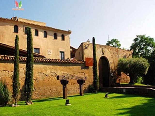 Casa con terreno en venta en Santa Perpètua de Mogoda, AV. SANTIGA photo 0