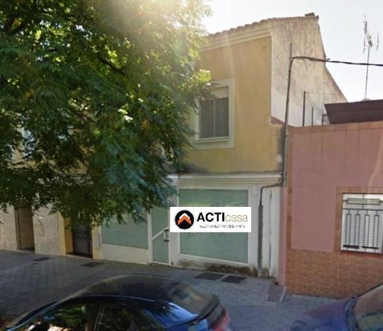 Local comercial en venta en Badajoz, Gurugú photo 0