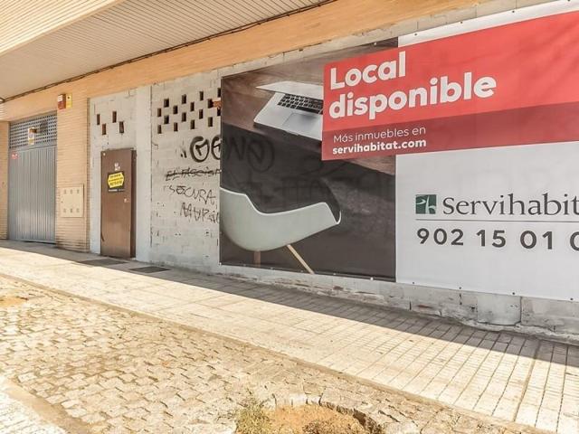 Local comercial en venta en Badajoz, Urb. Ctra. De Sevilla photo 0