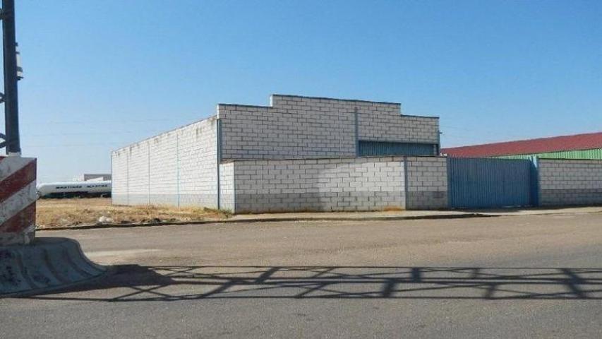 Nave industrial en venta en Lobón, Lobón photo 0