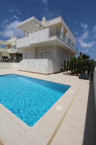 Chalet en venta en Orihuela Costa, Cabo Roig photo 0