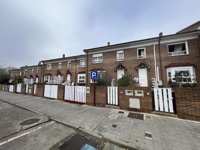 Adosada en venta en Palencia photo 0