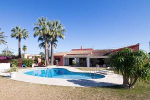 Chalet en venta en Denia, Zona residencial photo 0