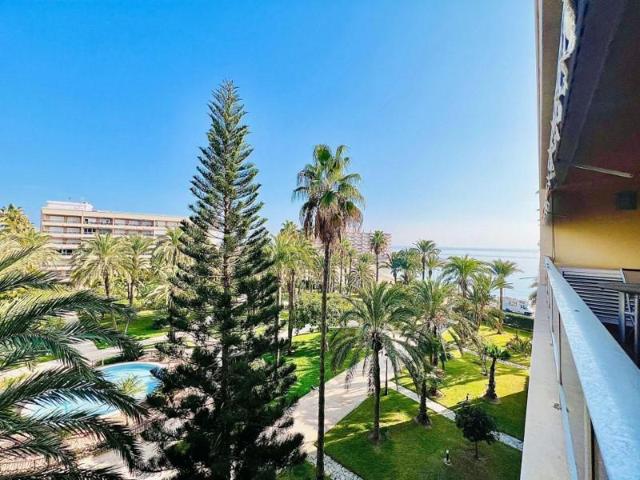 Apartamento en venta en Torrevieja, Playa de los Locos photo 0