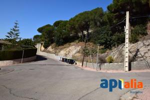 Terreno en venta en Cabrils, La Llobera photo 0