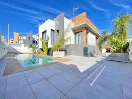 Chalet en venta en Torrevieja, La Mata photo 0