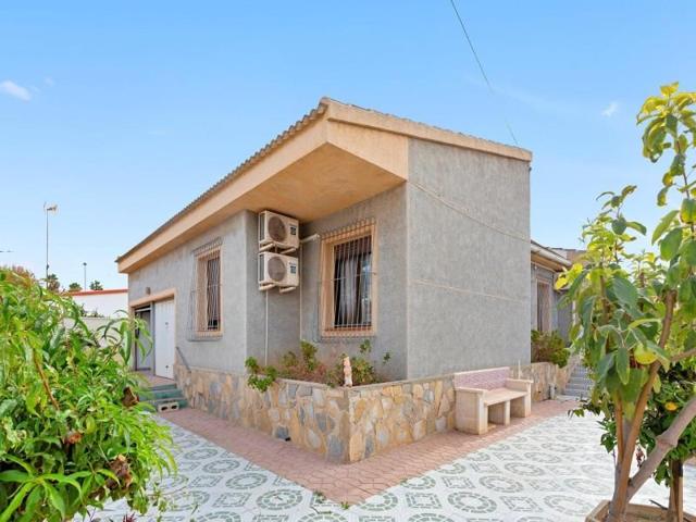 Chalet en venta en Torrevieja photo 0