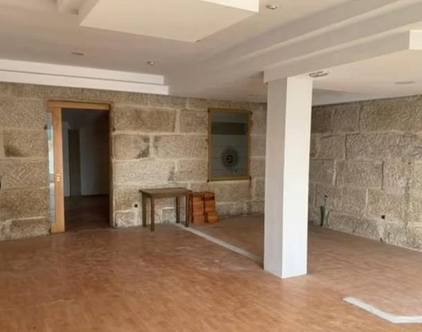 Local comercial en alquiler en Vigo, Salgueira photo 0