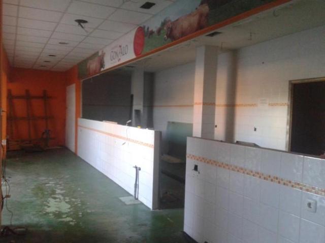 Local comercial en alquiler en Vigo, Lavadores photo 0