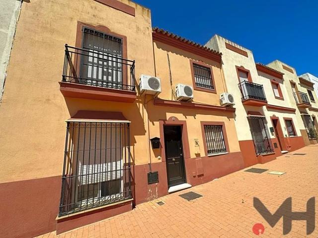 Chalet en venta en Carmona, Calle Júpiter, 41410 photo 0
