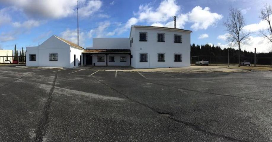 Edificio en venta en San Juan del Puerto, Poligono exfasa photo 0