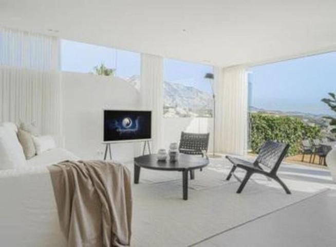 Apartamento en venta en Marbella, Nueva Andalucia - Palacetes Los Belvederes photo 0