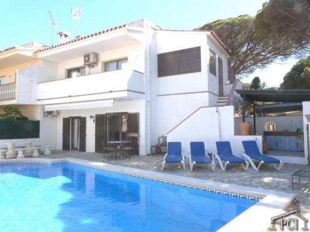 Chalet en venta en Pals, Platja de pals photo 0