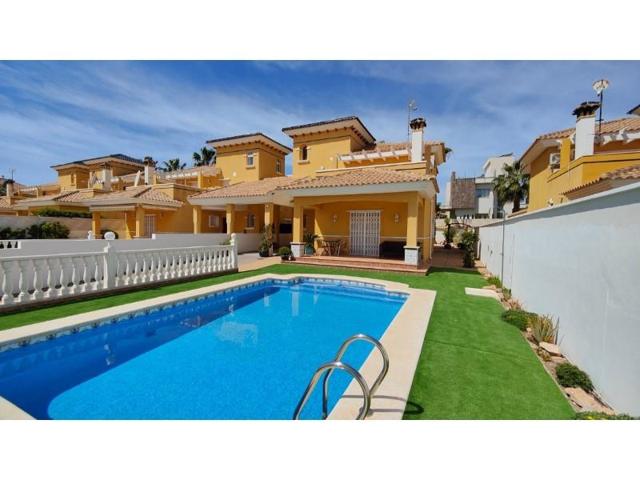 Chalet en venta en Orihuela photo 0