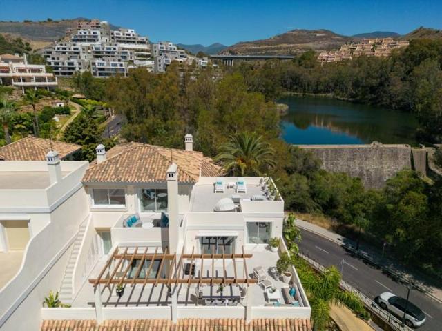 Duplex en venta en Marbella, Nueva Andalucia - Palacetes Los Belvederes photo 0