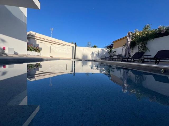 Chalet en venta en Benalmádena, Benalmadena Costa photo 0