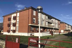 Piso en venta en Los Corrales de Buelna, Centro photo 0