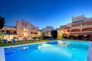 Apartamento en venta en Marbella, Elviria photo 0