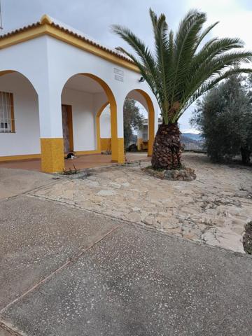 Chalet en venta en Huelma photo 0