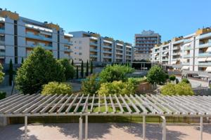 Piso en venta en Figueres, Vila jardi photo 0