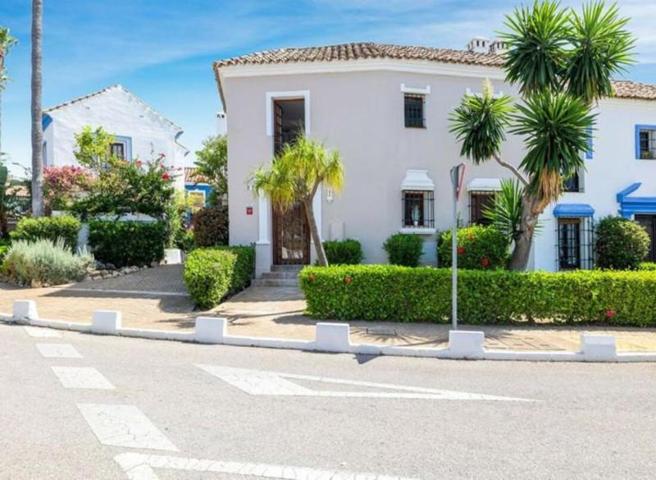 Adosada en venta en San Pedro de Alcántara, Guadalmina Baja photo 0