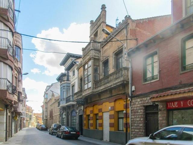 Edificio en venta en La Bañeza, Centro photo 0