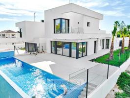 Chalet en venta en Orihuela, Cabo Roig photo 0