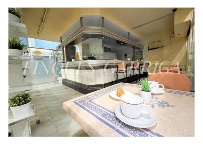 Local comercial en venta en Figueres, Creu de la mà photo 0