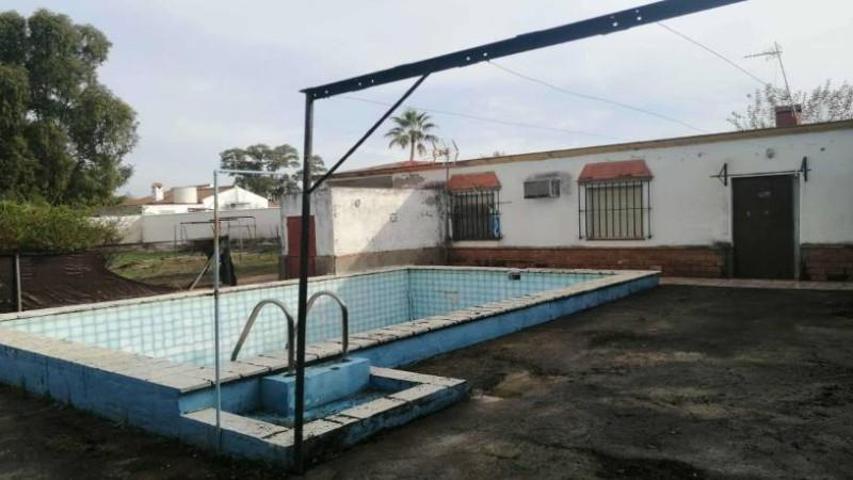 Chalet en venta en Carmona, Andalucia photo 0