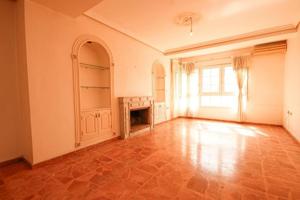 Apartamento en venta en Torrevieja, Centro photo 0