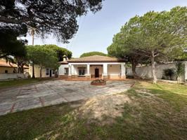 Chalet en venta en Chiclana de la Frontera, 2ª pista de La Barrosa photo 0