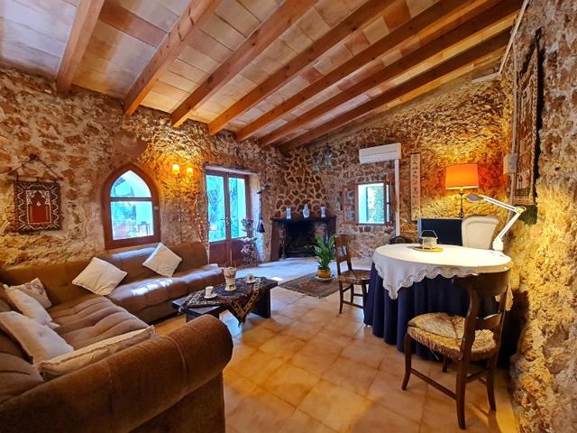 Casa con terreno en venta en Sineu photo 0