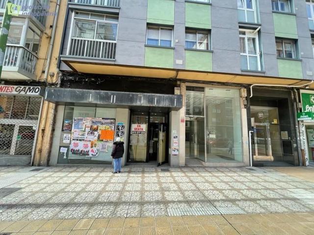 Local comercial en venta en Burgos, Gamonal photo 0