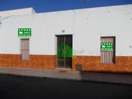 Casa con terreno en venta en Puebla de la Calzada photo 0