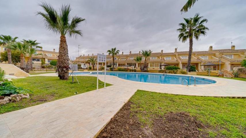 Bungalow en venta en Torrevieja, Los altos photo 0