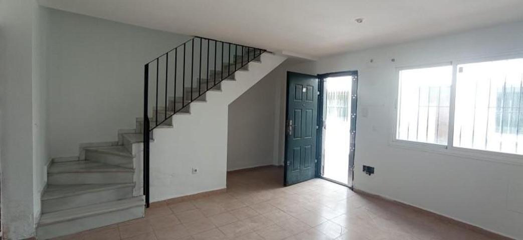 Duplex en venta en La Línea de la Concepción, Junquillos photo 0