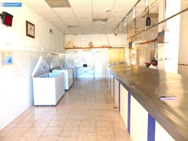 Local comercial en venta en La Manga del Mar Menor, 1ª linea photo 0