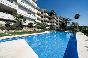 Apartamento en venta en Marbella, Marbella Este - Elviria Playa photo 0