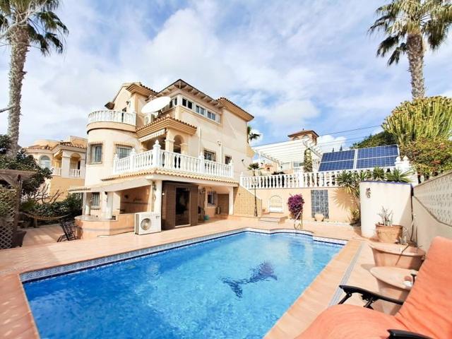 Chalet en venta en Orihuela Costa, Las Filipinas photo 0