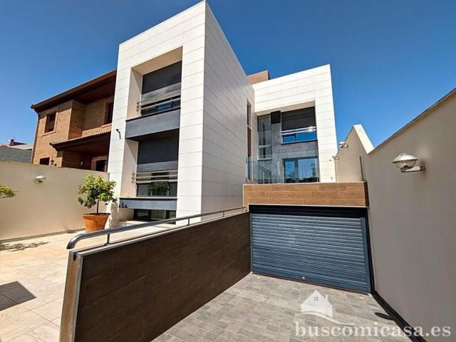 Chalet en venta en Linares, Calle Holanda, 23700 photo 0