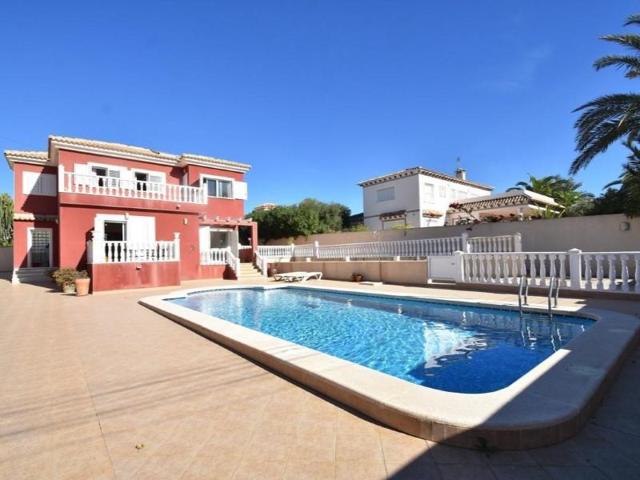 Chalet en venta en Torrevieja, Aguas Nuevas photo 0