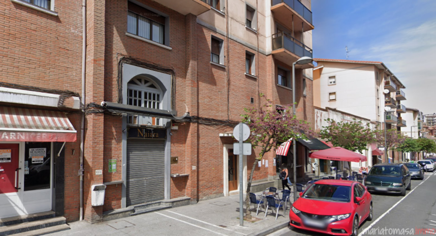 Local comercial en venta en Basauri, Basauri photo 0