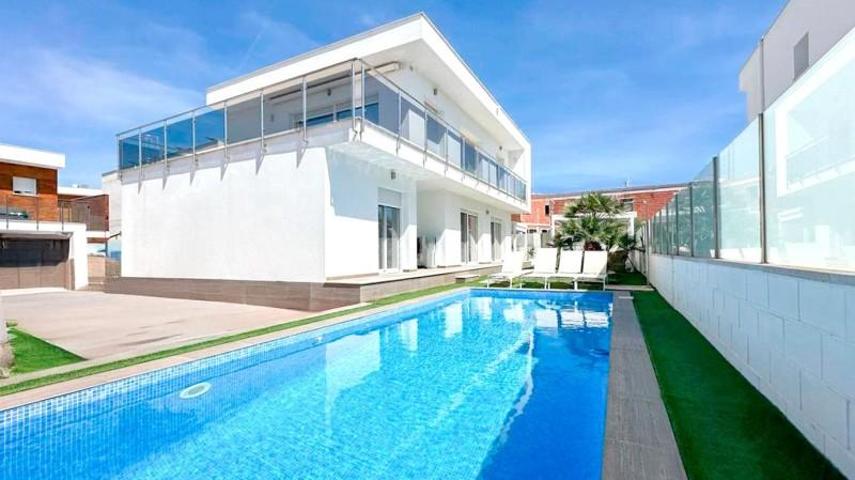 Chalet en venta en Santa Pola, Calle Malta, 03130 photo 0