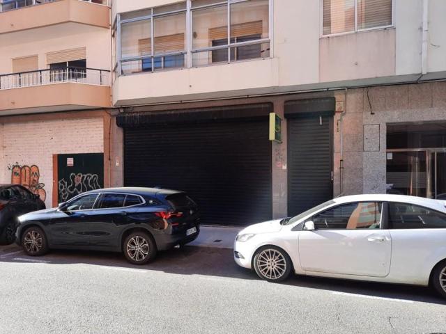 Local comercial en venta en Vigo, Camelias photo 0