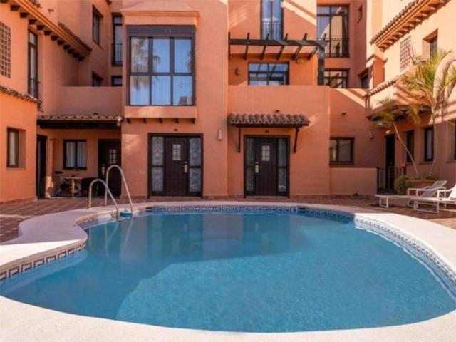 Apartamento en venta en Estepona, Paraiso Barronal photo 0