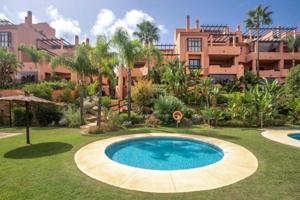 Apartamento en venta en Marbella, Elviria photo 0