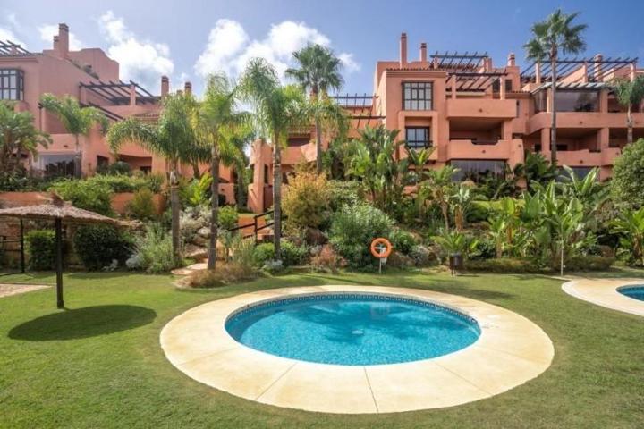 Apartamento en venta en Marbella, Elviria photo 0